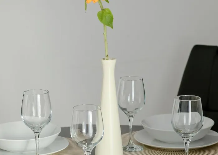 Modern With Balcony And Parking By Renters Apartman