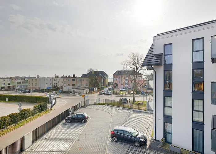 Modern With Balcony And Parking By Renters *